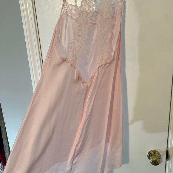 VICTORIA’S SECRET High-low Sheer Pink Lace Silk Blend Slip - Size Medium 💕 - Picture 4 of 9